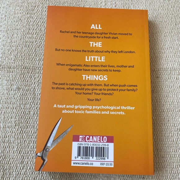 🌟3/$15🌟 Books - Picture 2 of 2